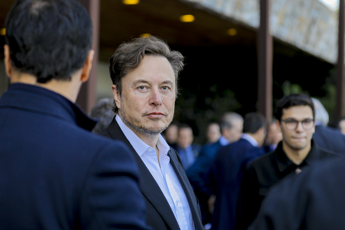 Elon Musk Picu Kontroversi di Inggris: Soroti Kasus Pelecehan Anak, Namun Dukung Sayap Kanan
