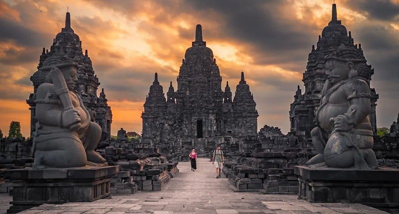 Legenda Roro Jonggrang: Kisah Cinta, Syarat Menikah, dan Candi Prambanan